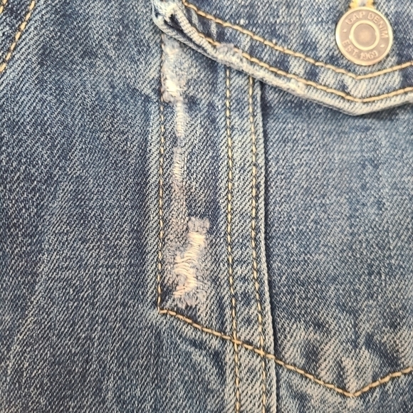 GAP Medium Wash Studded Button Down Jean Jacket Size Small - Picture 6 of 6